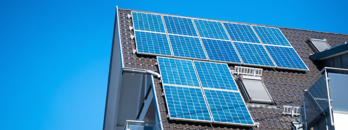 Paneles Solares en Viviendas Eficientes Paneles Solares en Viviendas Eficientes