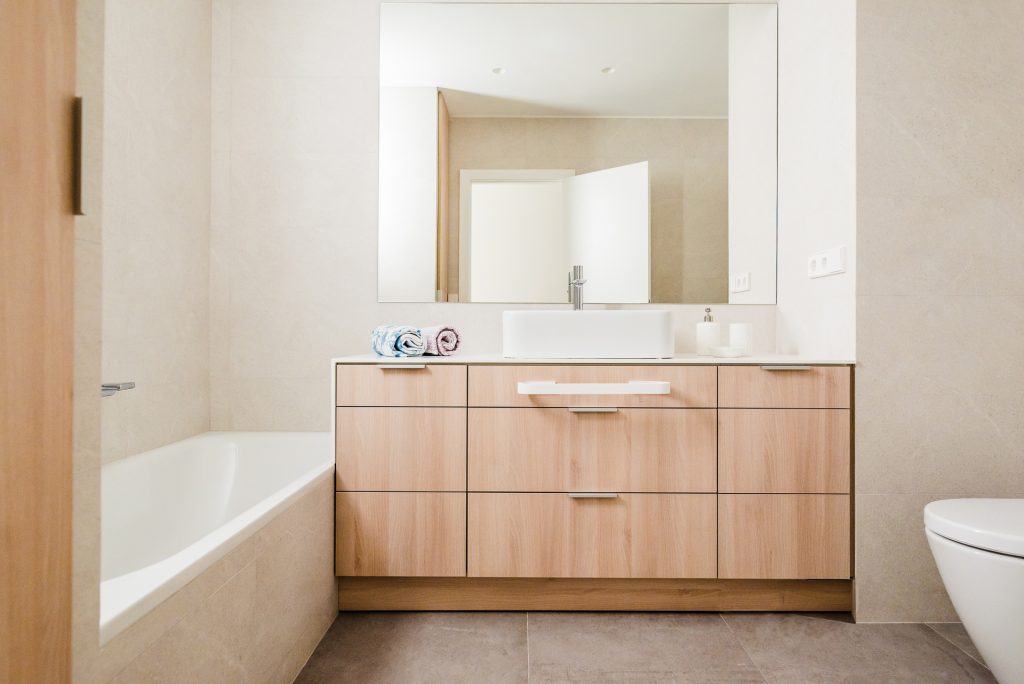 tipos de azulejos para baños