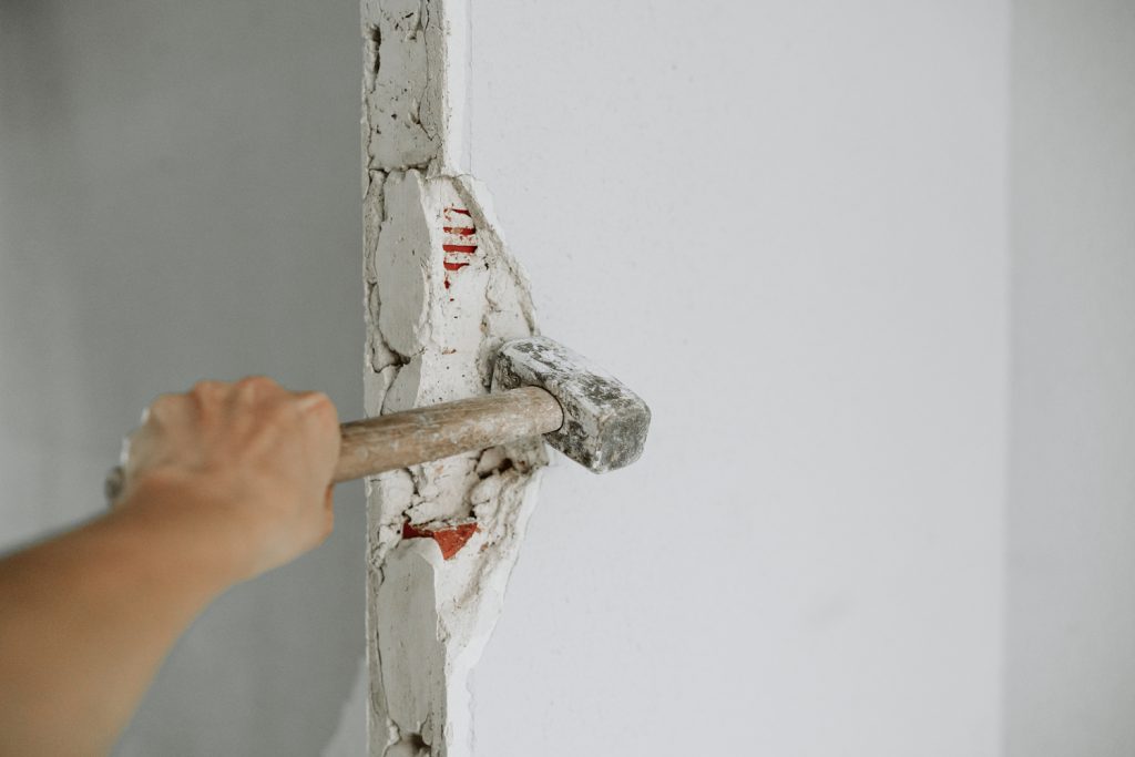 cuanto cuesta tirar una pared