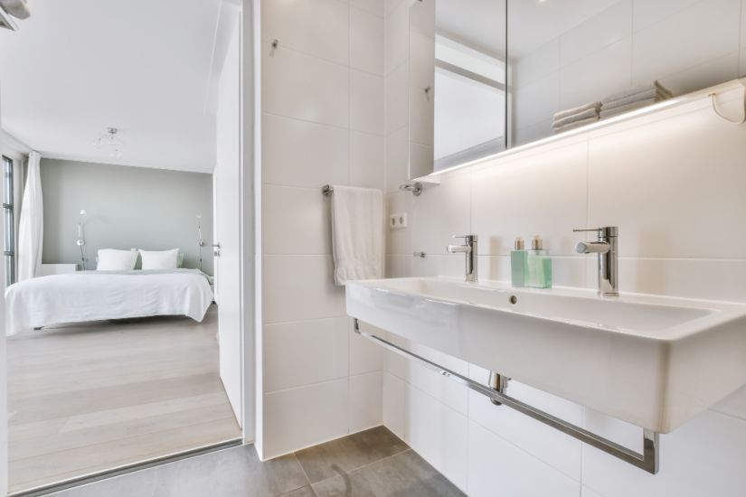 Keys to designing a bedroom with an en-suite bathroom